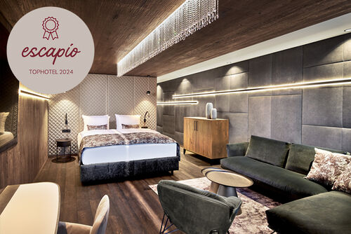 Gütesiegel von Escapio für Tophotel 2024 für das Wellness- & Sporthotel Jagdhof, Bayerischer Wald